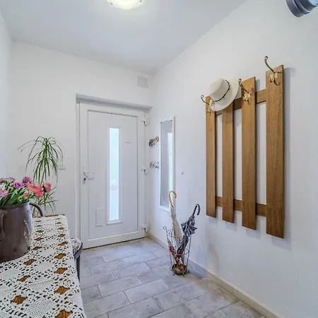 Apartment House Benbello Milna (Brac)